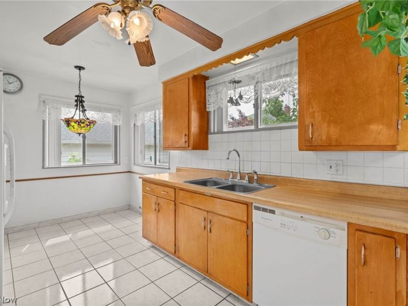 20707 Hilliard Boulevard, Rocky River, OH 44116 Photo 6