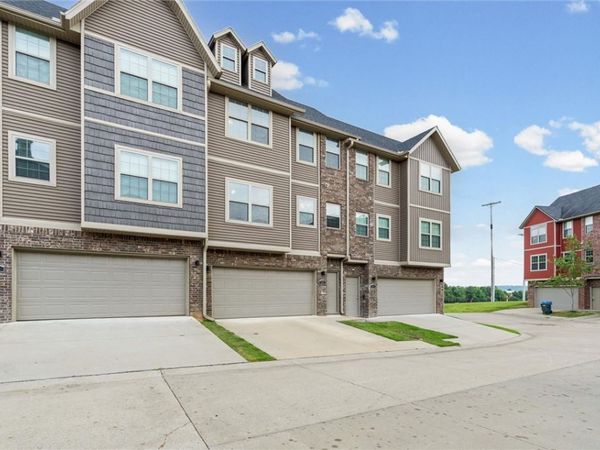 286 S Slopeside Drive , Fayetteville, AR 72704
