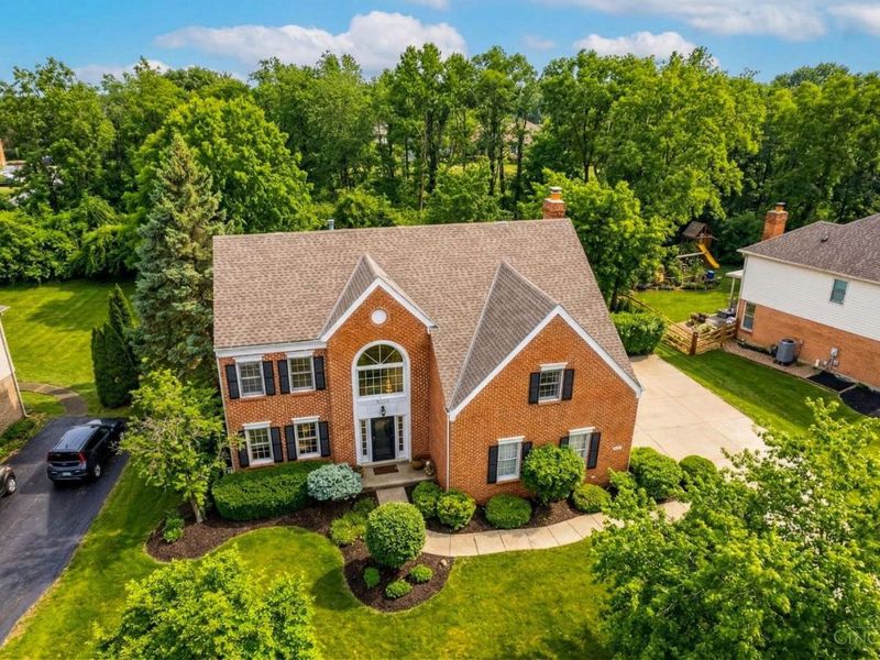 8067 Hunters Ridge Drive, West Chester, OH 45069 Photo 2