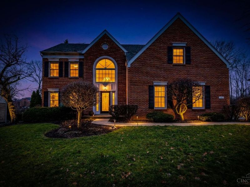 8067 Hunters Ridge Drive, West Chester, OH 45069 Photo 3