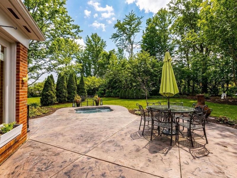 8067 Hunters Ridge Drive, West Chester, OH 45069 Photo 8