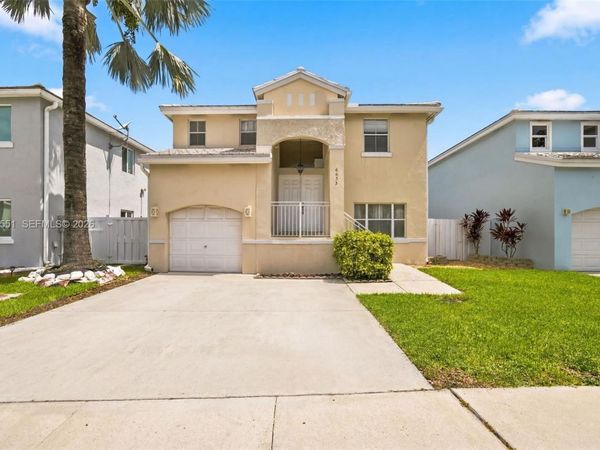 6633 Bayfront Dr , Margate, FL 33063