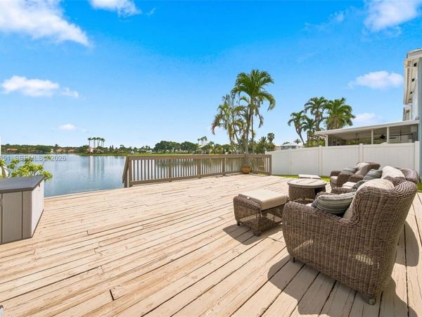 6633 Bayfront Dr , Margate, FL 33063