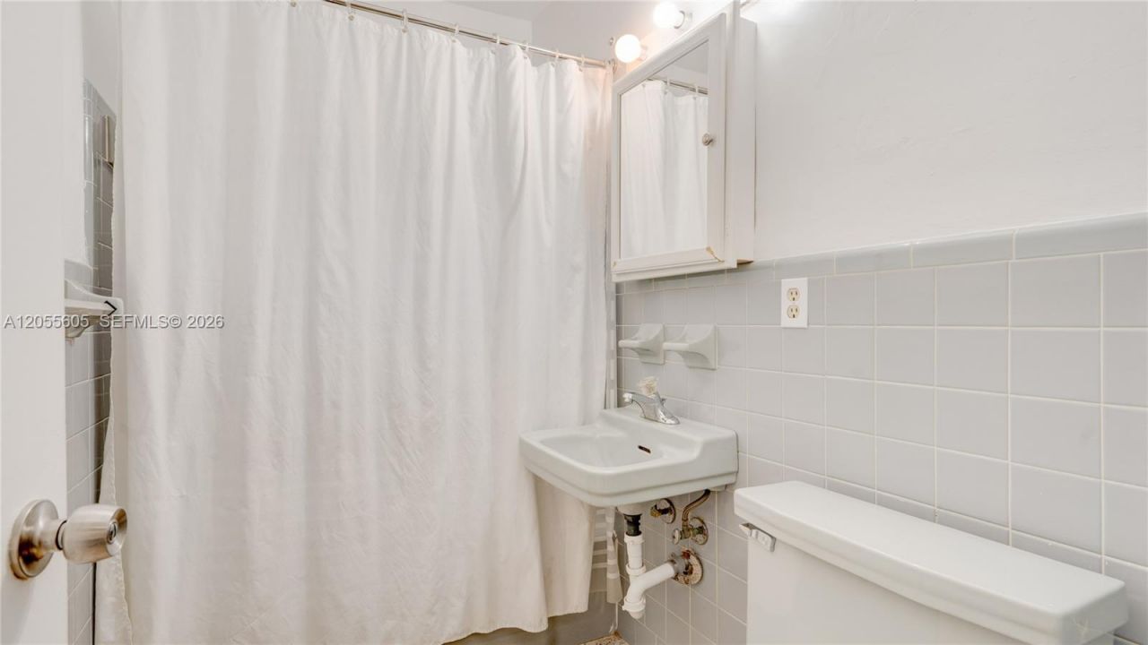 3036 Center St, Miami, FL 33133 Photo