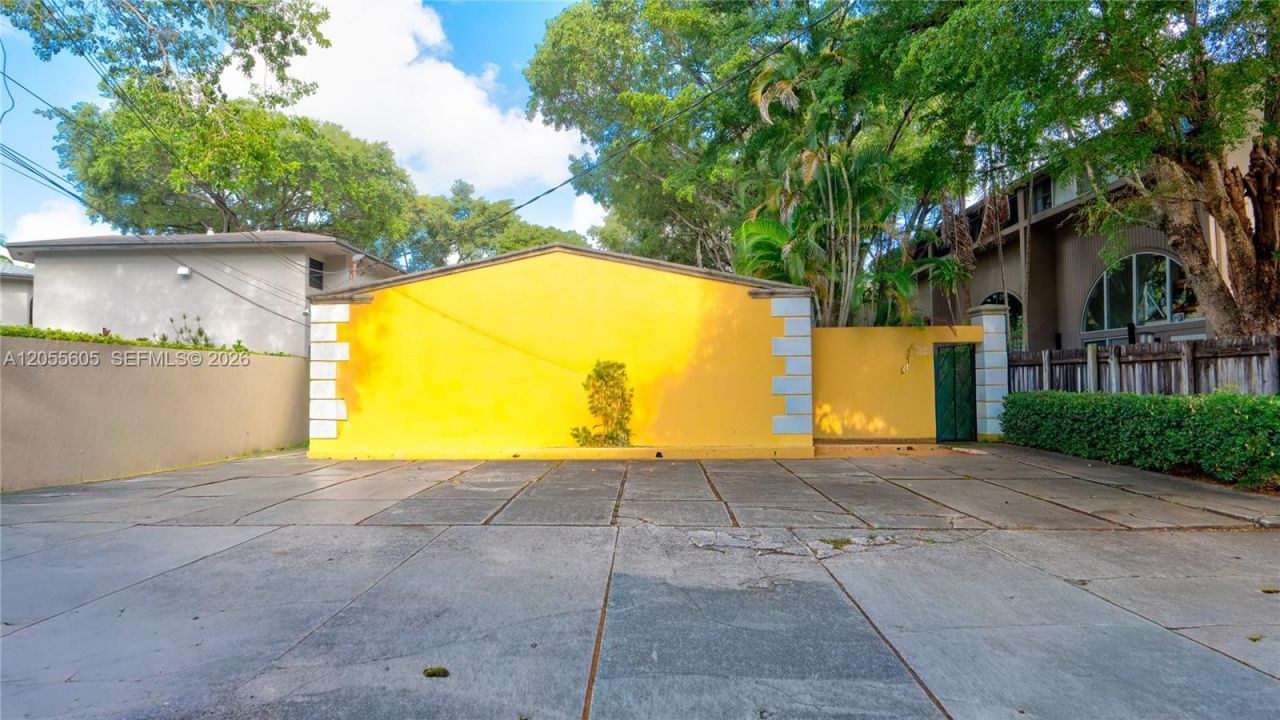 3036 Center St, Miami, FL 33133 Photo