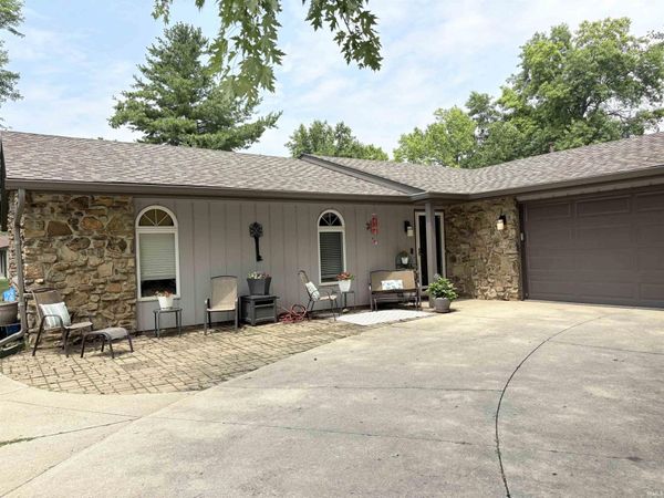 8305 Costa Mesa, Muncie, IN 47303