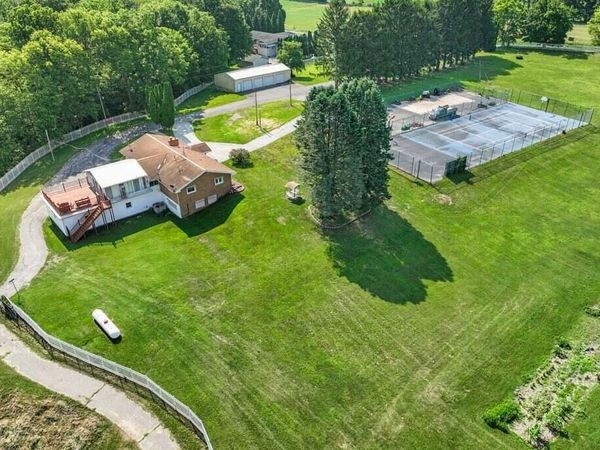 5563 W Spring Creek Road, Three Oaks, MI 49128