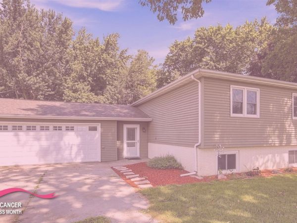 1948 Surf Drive NE, Solon, IA 52333