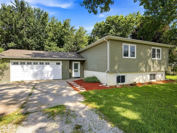 1948 Surf Drive NE, Solon, IA 52333