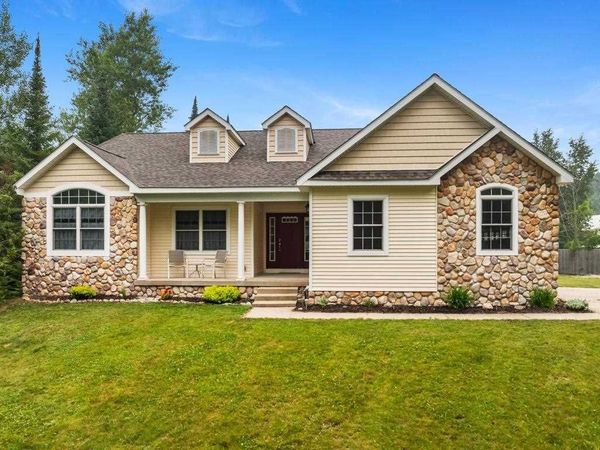 18701 Clipperview Road, Charlevoix, MI 49720