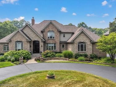718 Shrewsbury Drive, Orion Twp, MI 48348