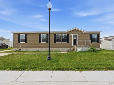 15887 Charlemagne Avenue W, Clinton Twp, MI 48038