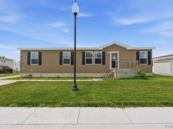15887 Charlemagne Avenue W, Clinton Twp, MI 48038