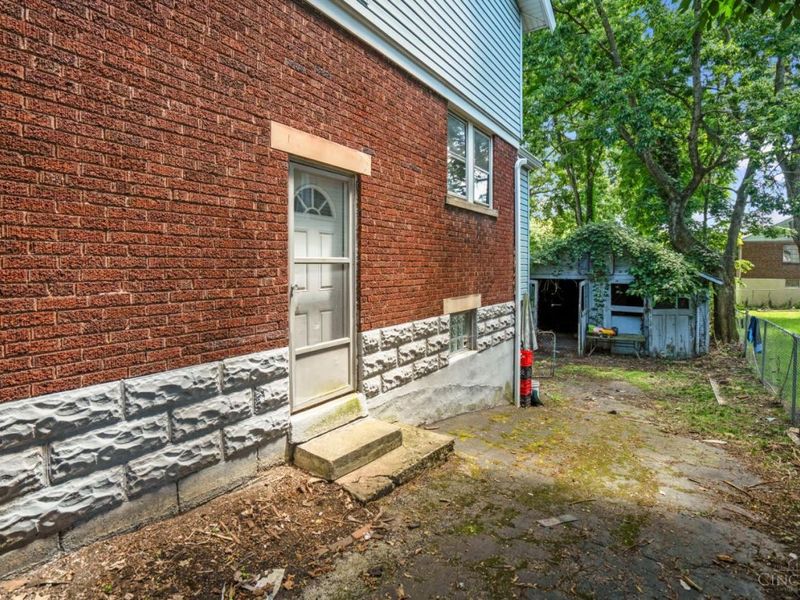 6207 Roe, Cincinnati, OH 45227 Photo 3