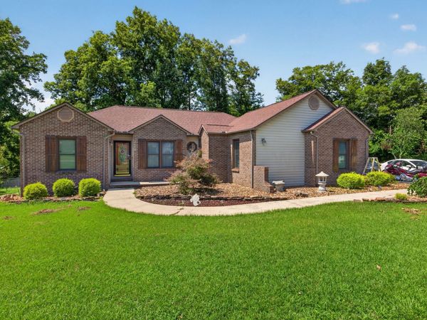 3669 N Riveroaks Dr , Cookeville, TN 38506
