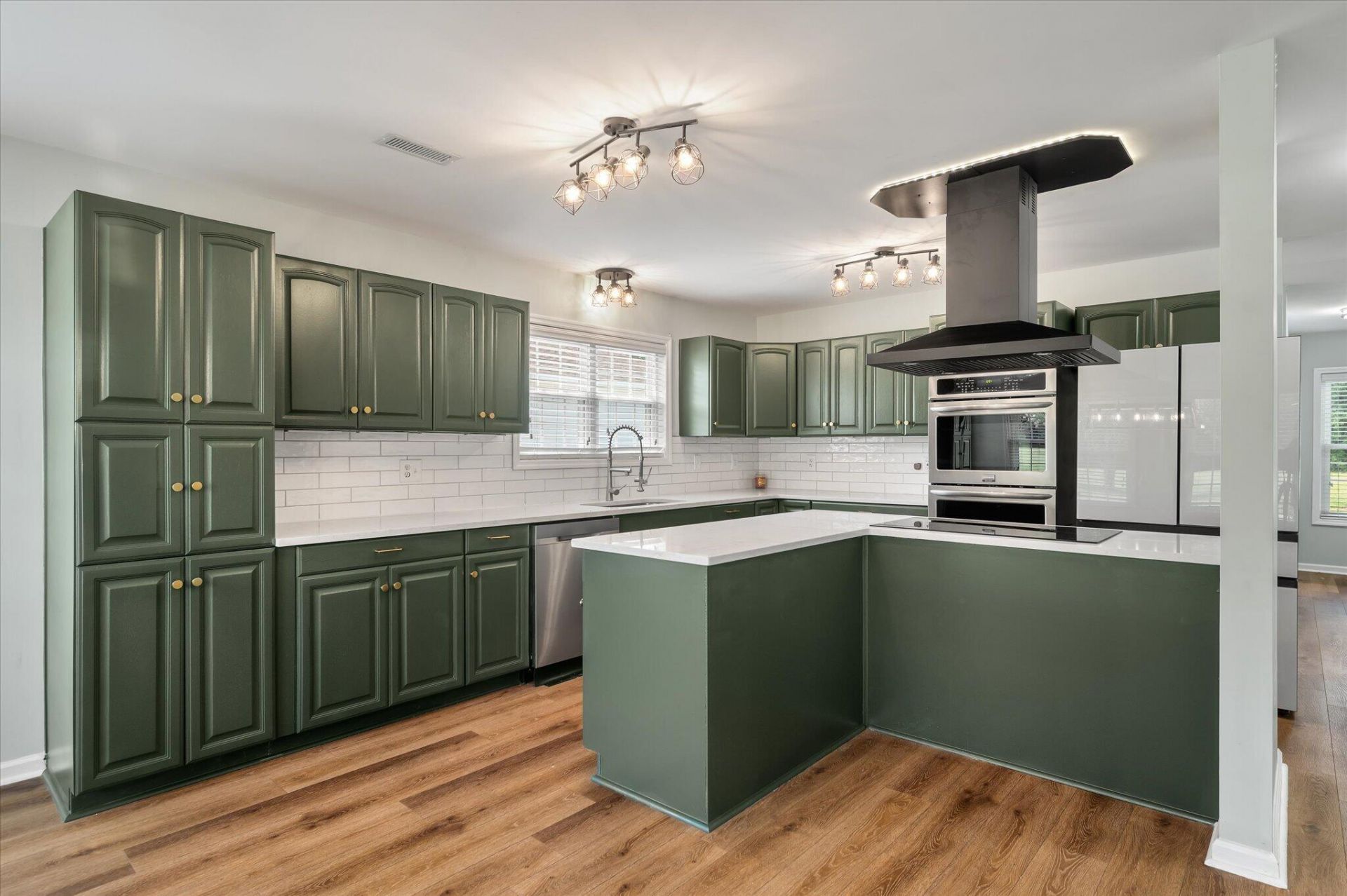 142 Cloverleaf Drive Photo 10