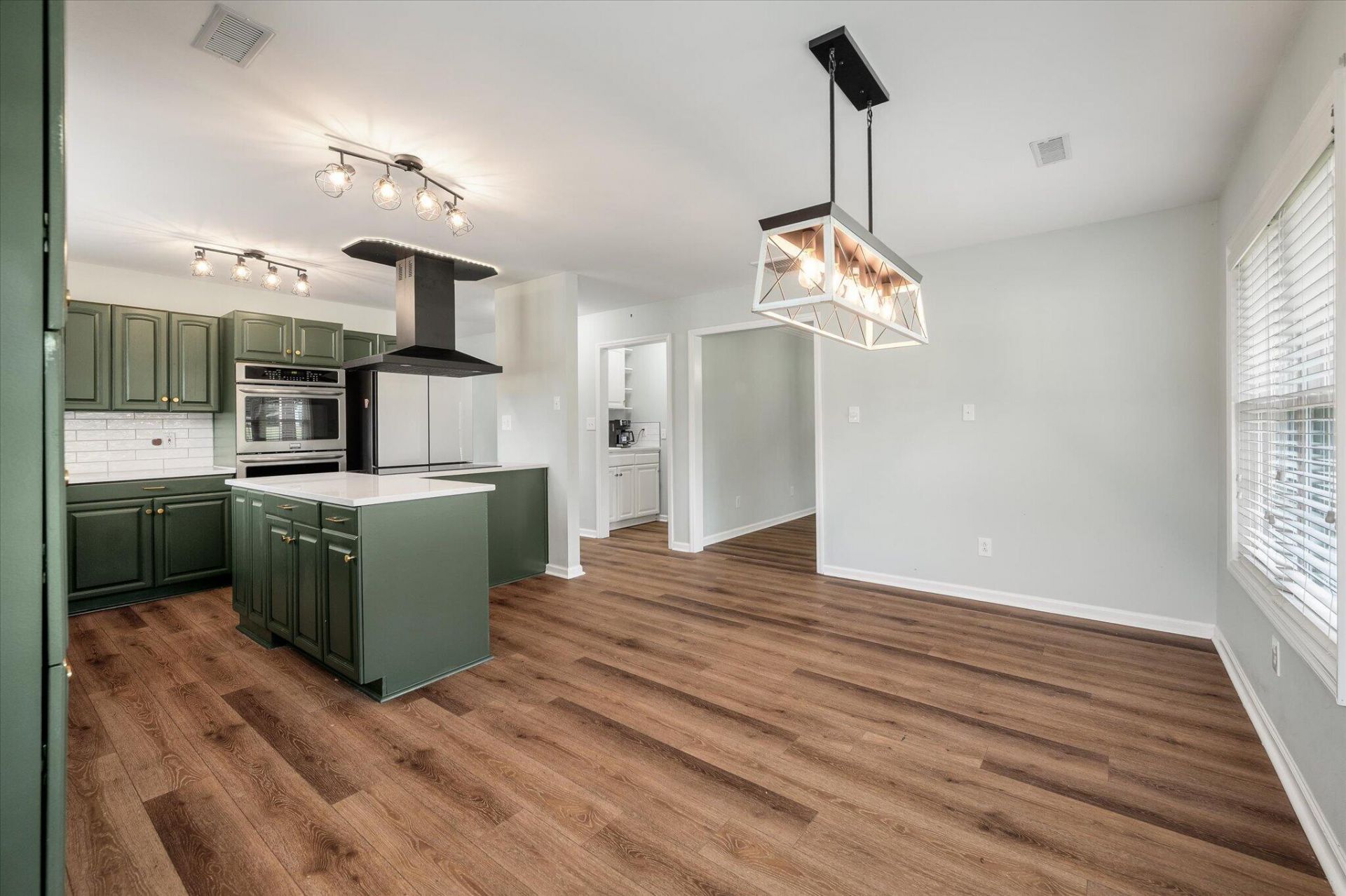 142 Cloverleaf Drive Photo 11