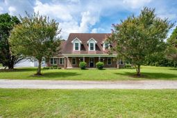 142 Cloverleaf Drive photo 4