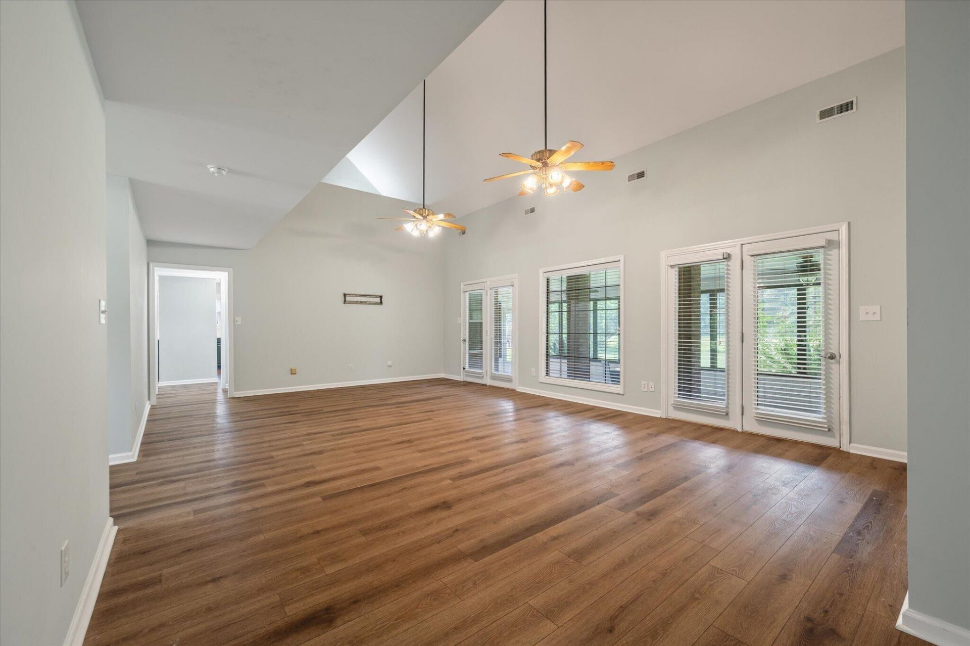 142 Cloverleaf Drive Photo 24