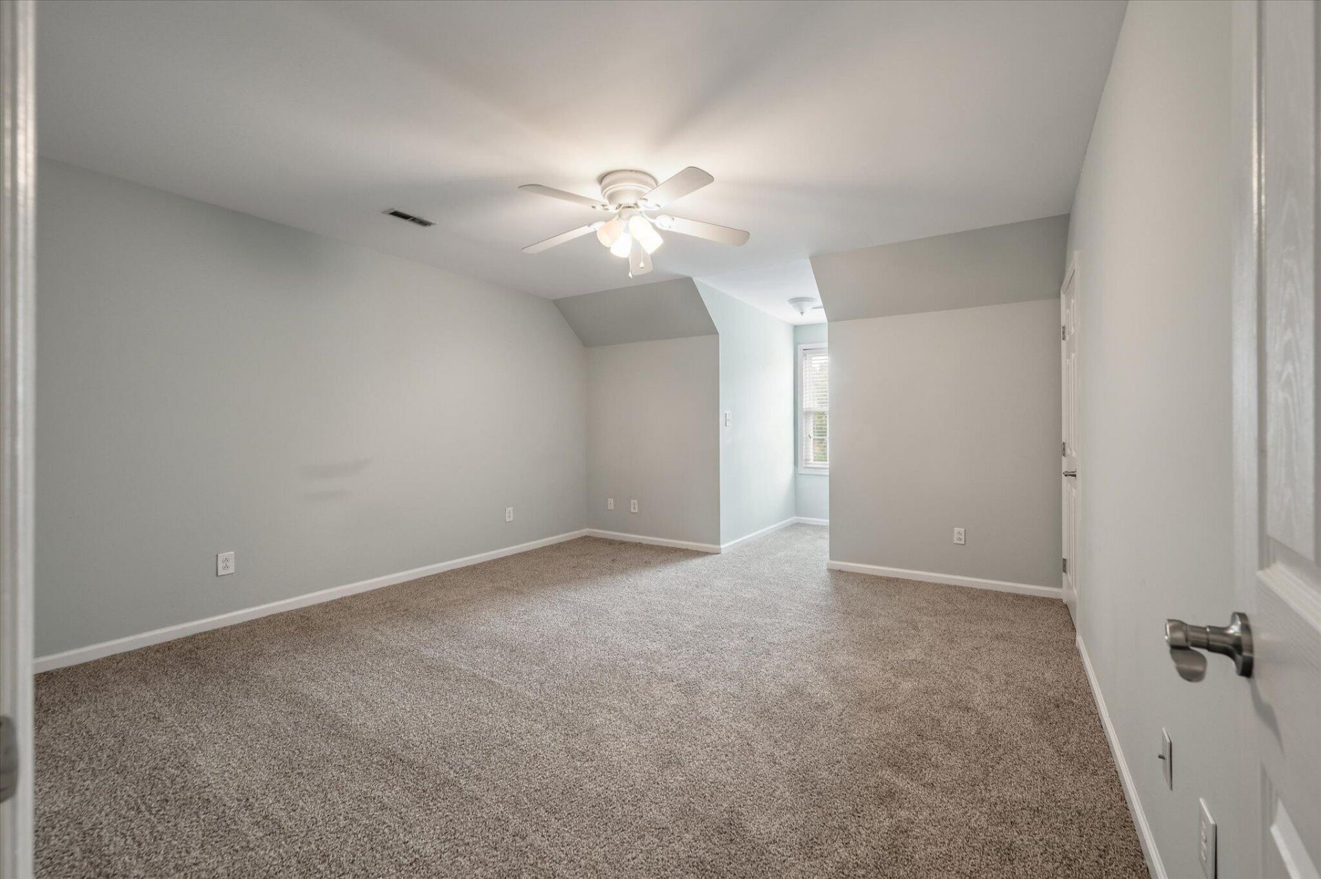 142 Cloverleaf Drive Photo 39