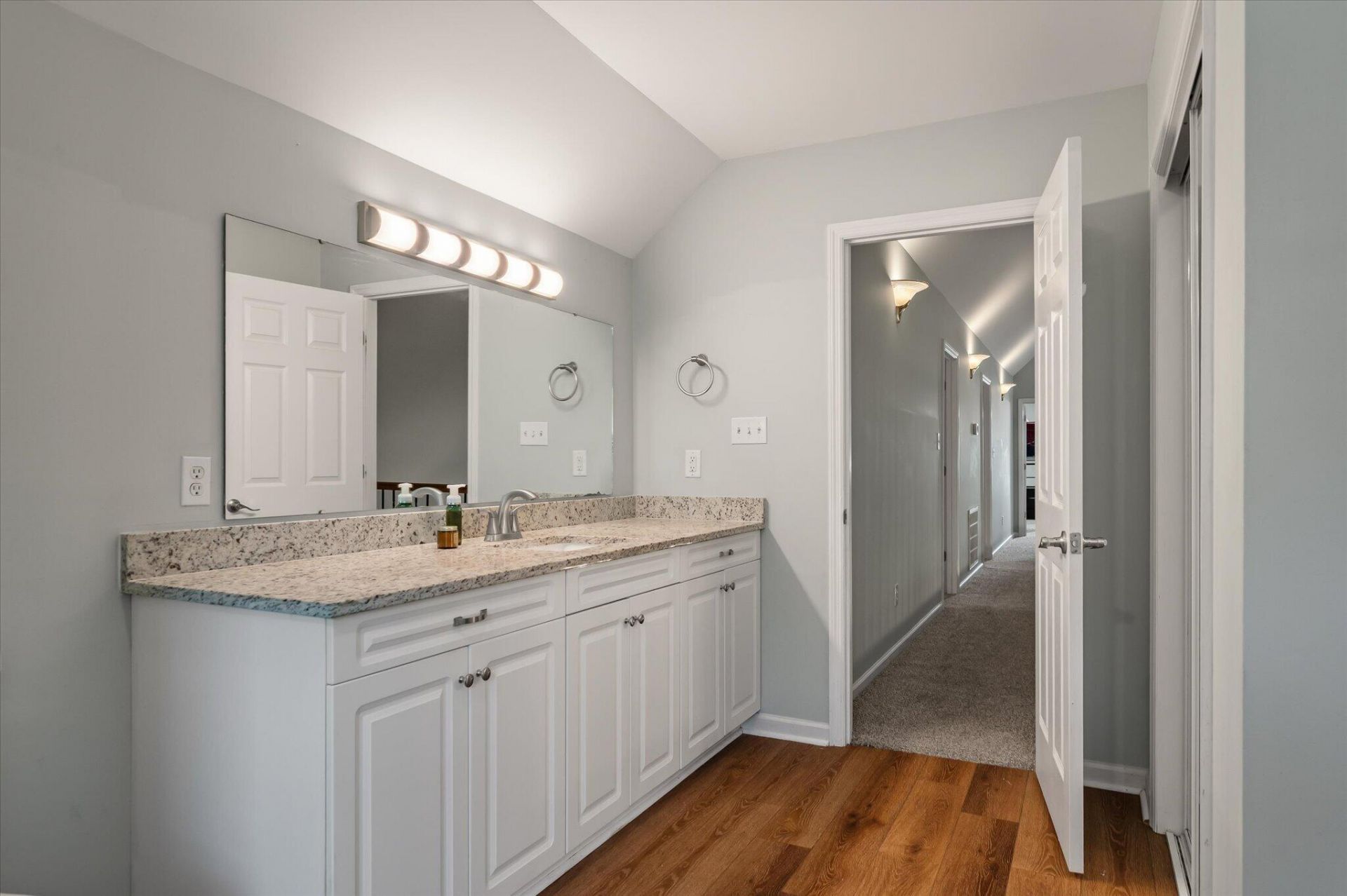 142 Cloverleaf Drive Photo 42