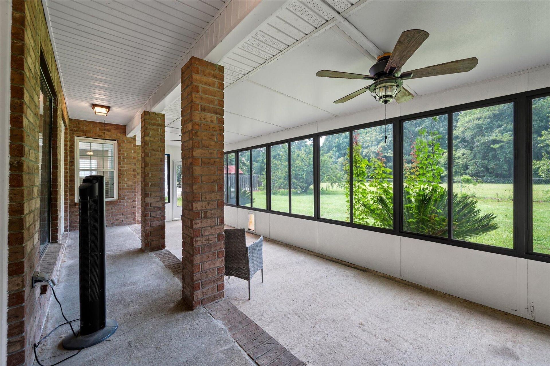 142 Cloverleaf Drive Photo 45