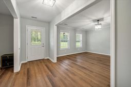 142 Cloverleaf Drive photo 4