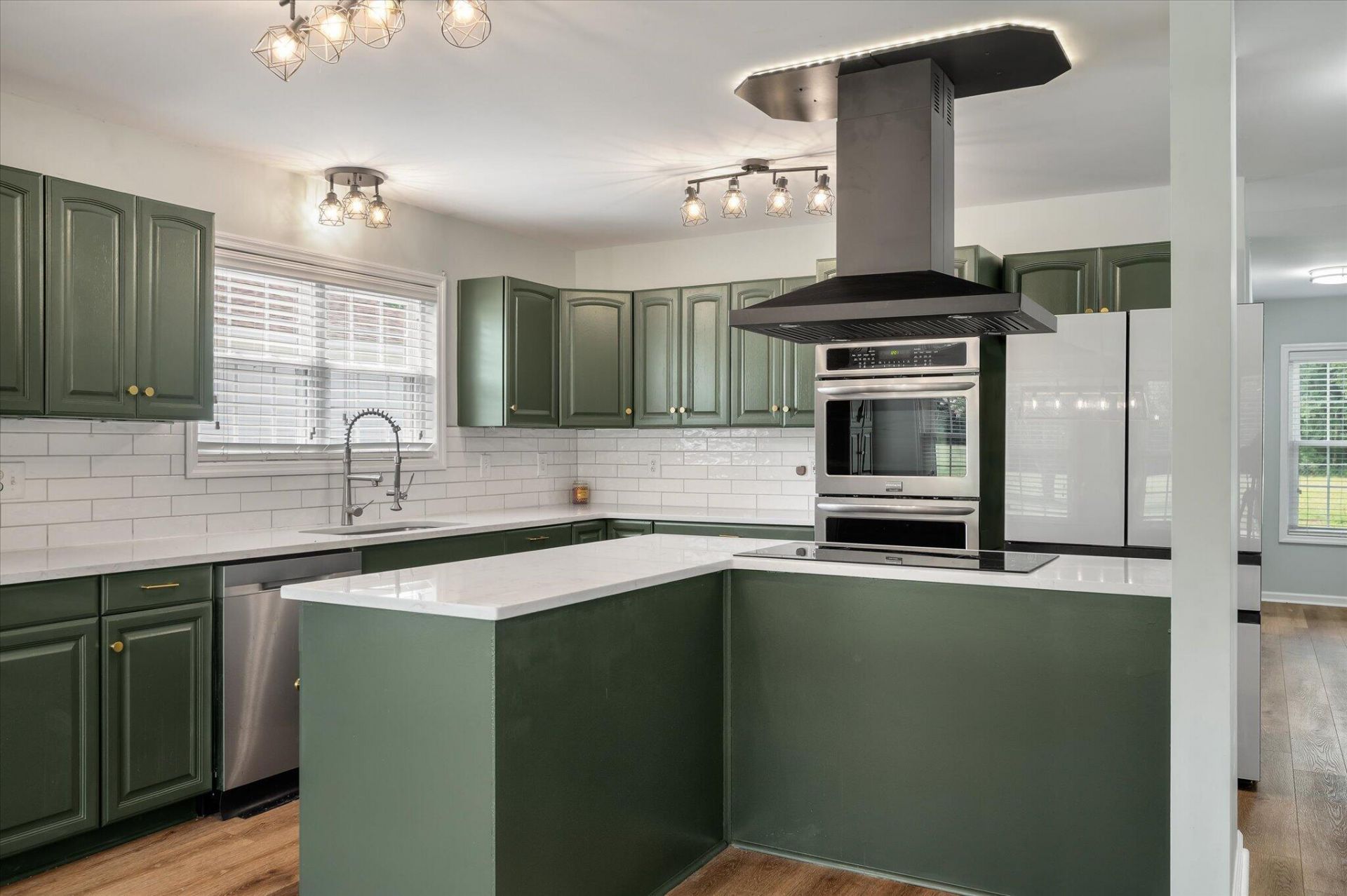 142 Cloverleaf Drive Photo 6