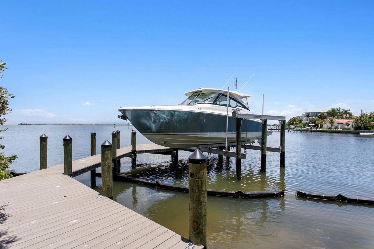220 N Harbor Drive, Holmes Beach, FL 34217 Photo