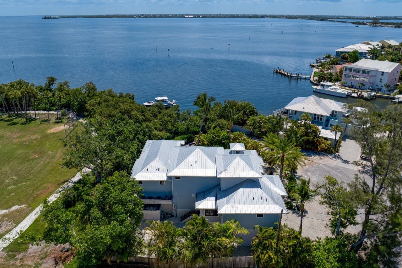 220 N Harbor Drive, Holmes Beach, FL 34217 Photo
