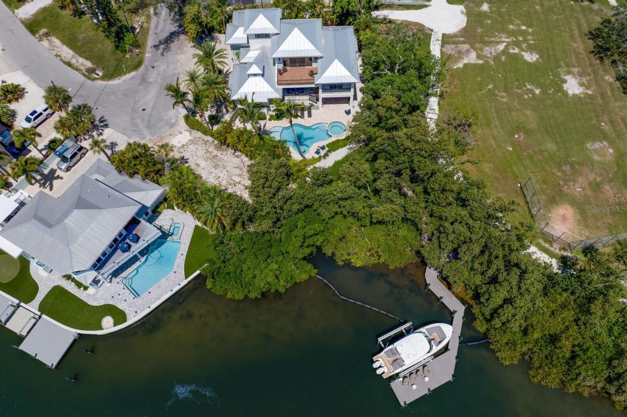 220 N Harbor Drive, Holmes Beach, FL 34217 Photo