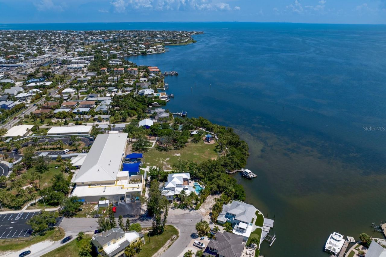 220 N Harbor Drive, Holmes Beach, FL 34217 Photo