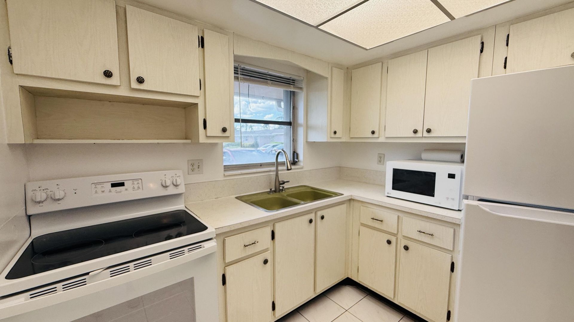 2676 Dudley Drive E, Unit B, West Palm Beach, FL 33415 Photo