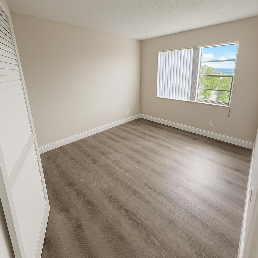 537 S Sequoia Drive, Unit 317, West Palm Beach, FL 33409 Photo
