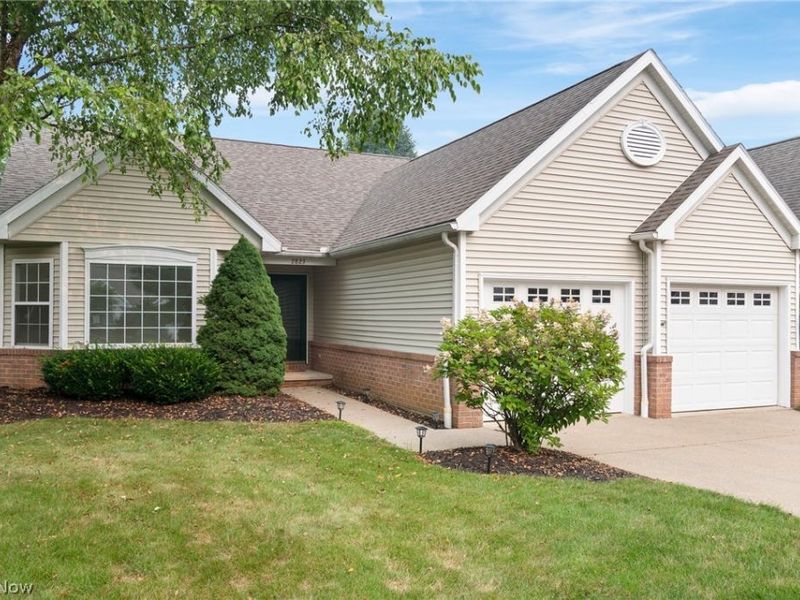 2823 Stratford Circle, Green, OH 44312 Photo 2