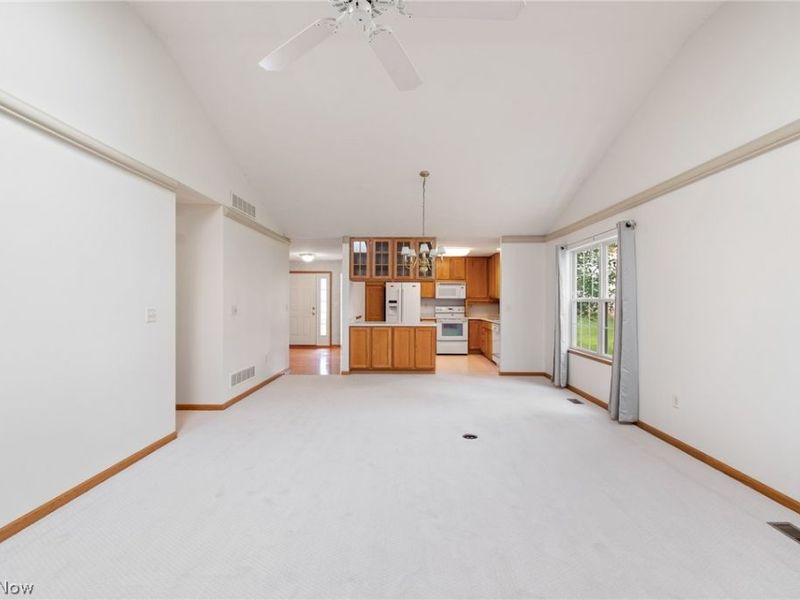 2823 Stratford Circle, Green, OH 44312 Photo 7