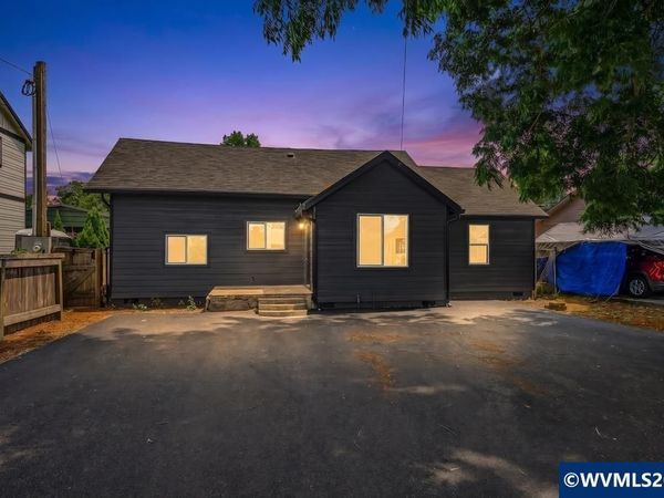 656 Hall St, Woodburn, OR 97071