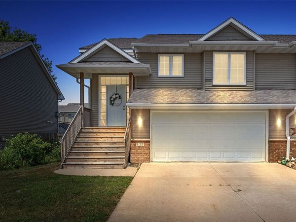 137 S Park Ridge Road , North Liberty, IA 52317