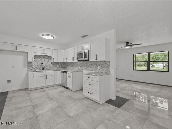 109 IVEY Road, San Mateo, FL 32187