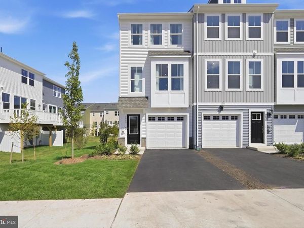 8922 QUEENSFERRY ROAD, MANASSAS, VA 20112