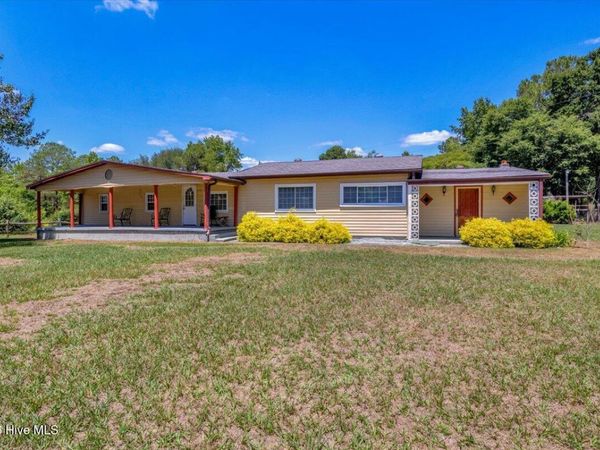 170 Loop Road, Burgaw, NC 28425