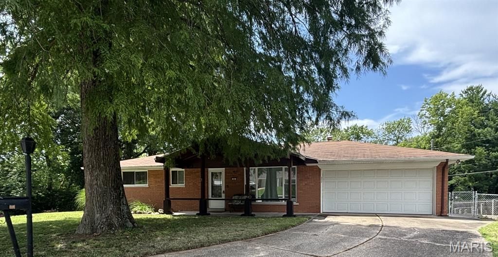 25 Willowbrook Drive , Belleville, IL 62226 Main Photo