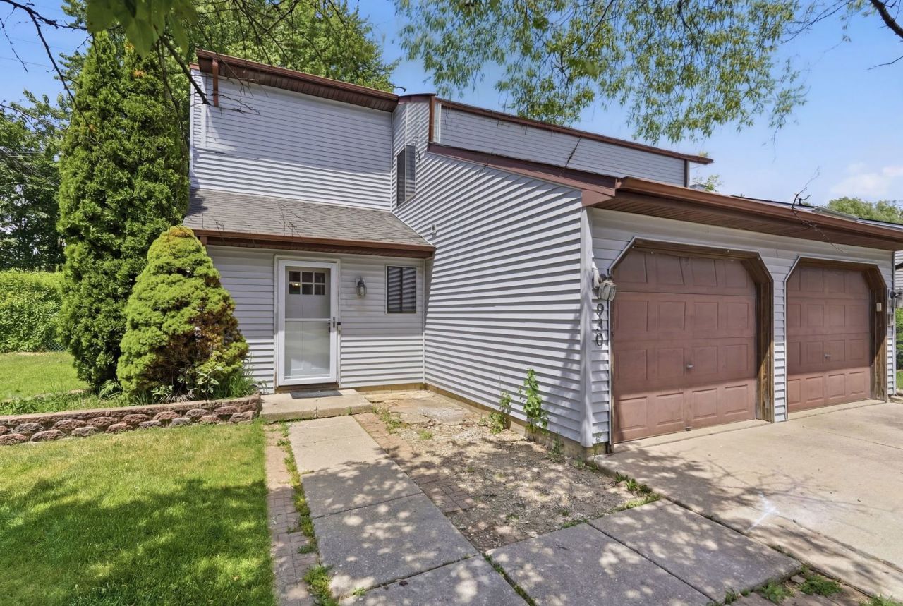 930 AUTUMN Lane , Aurora, IL 60505