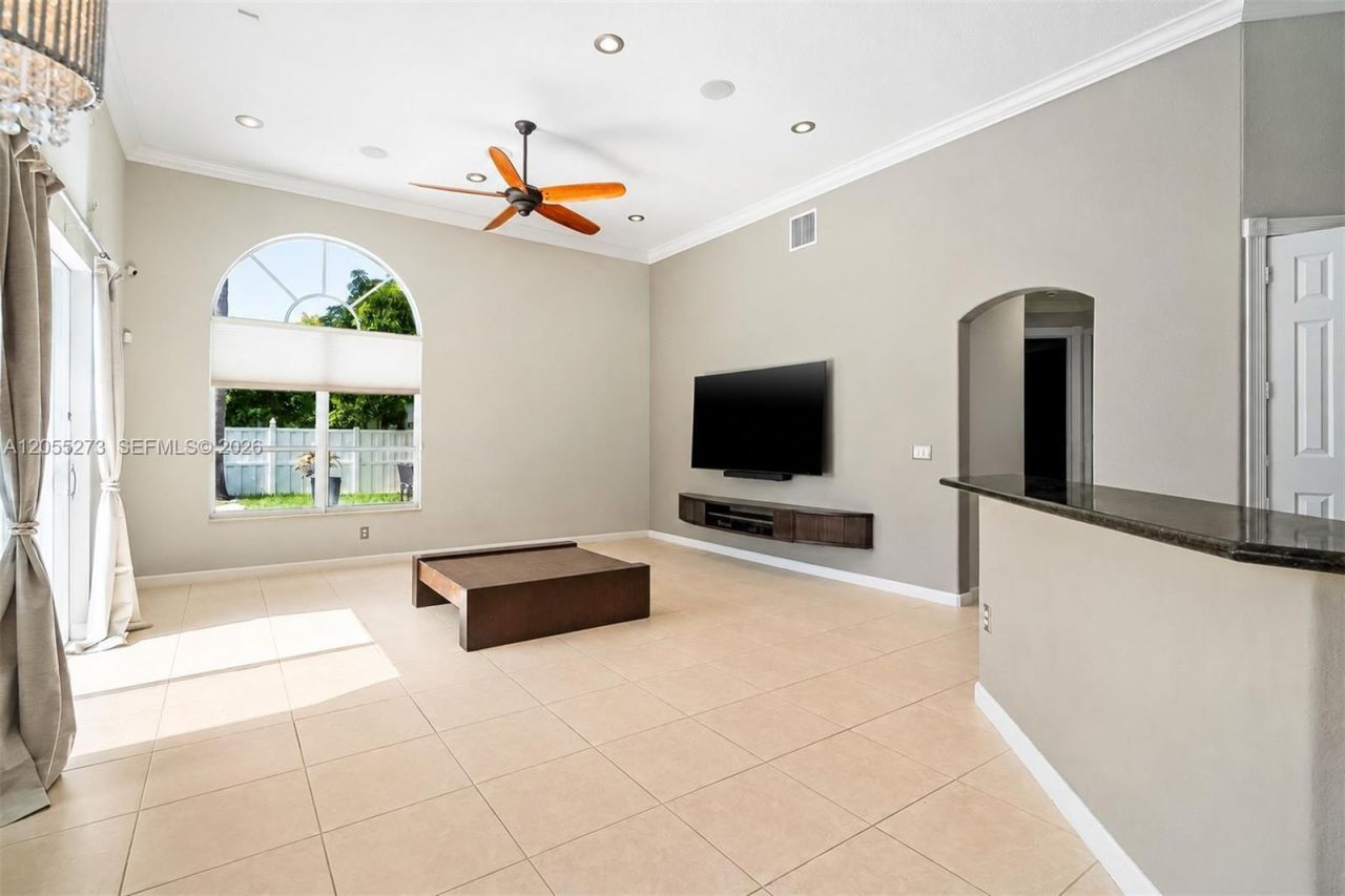 13755 NW 18th Ct, Pembroke Pines, FL 33028 Photo