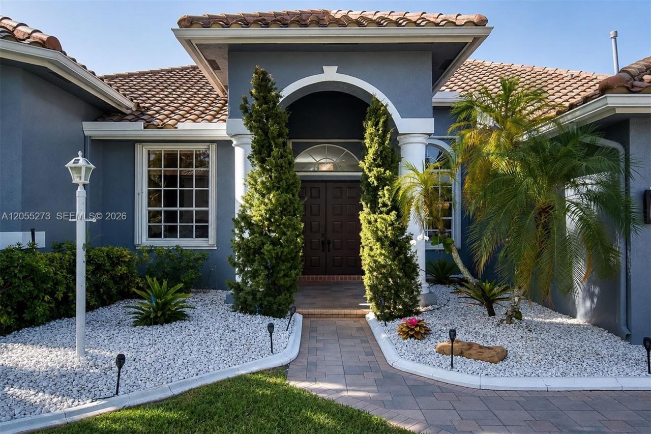13755 NW 18th Ct, Pembroke Pines, FL 33028 Photo