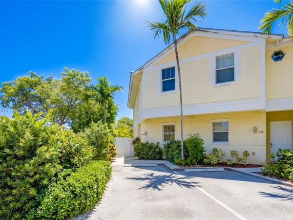 840 NE 14th Pl , Fort Lauderdale, FL 33304