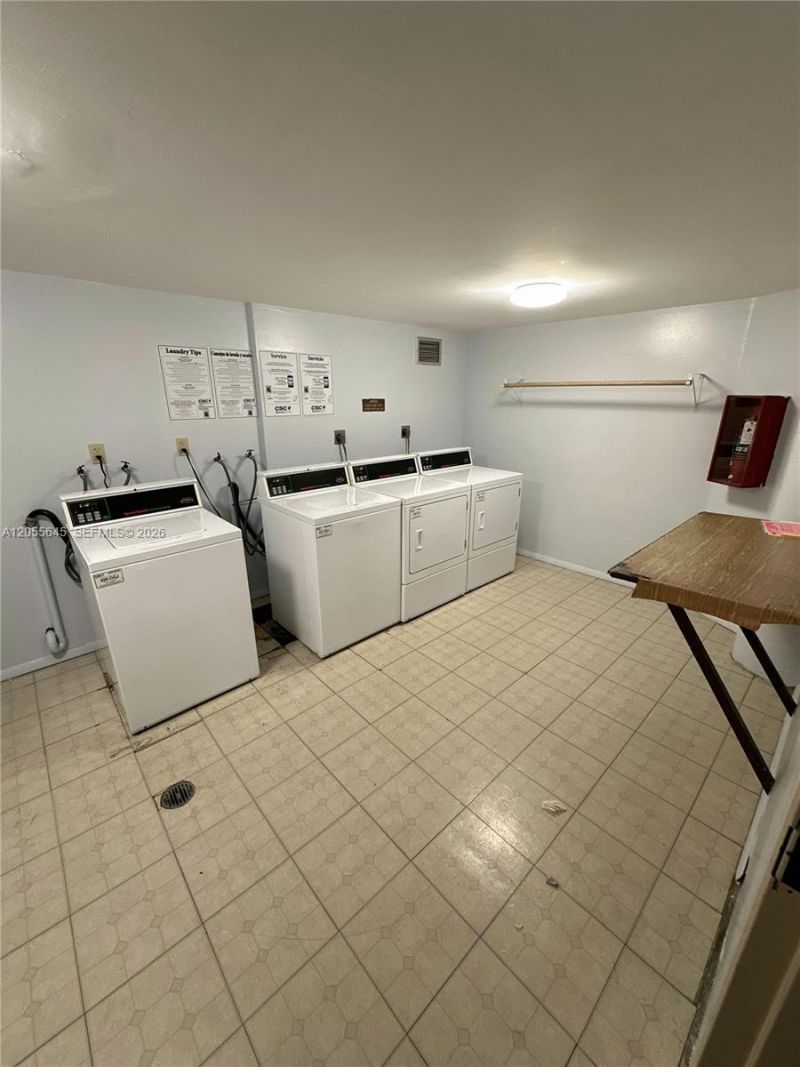 1301 NE Miami Gardens Dr, Unit 1403W, Miami, FL 33179 Photo