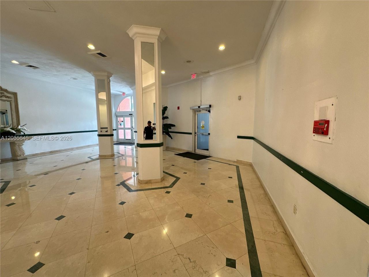 1301 NE Miami Gardens Dr, Unit 1403W, Miami, FL 33179 Photo