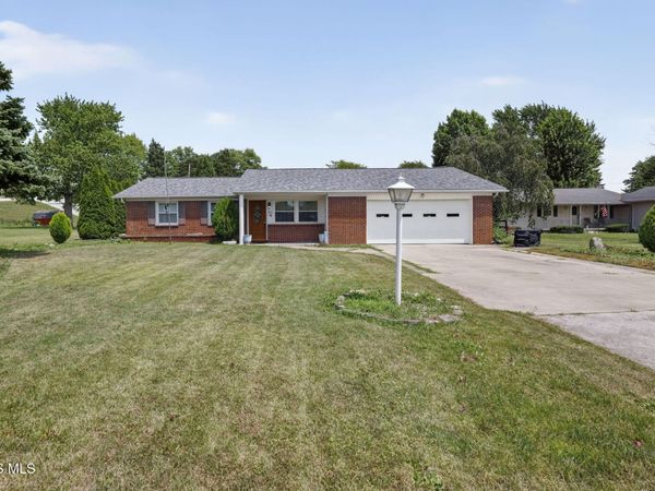 200 Jeanette Drive , Fostoria, OH 44830