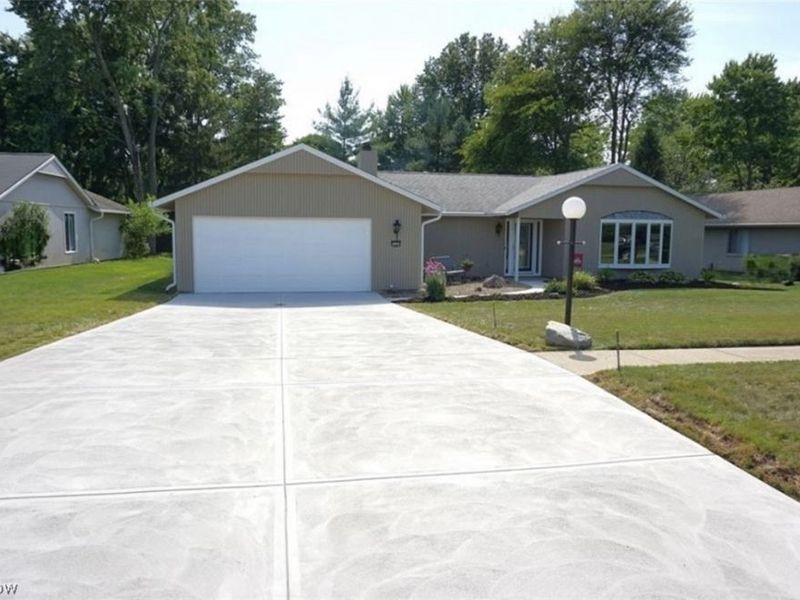 22309 Rock Creek Circle, Strongsville, OH 44149 Photo 2